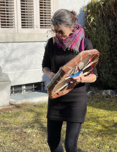 photo d'une personne jouant du tambour